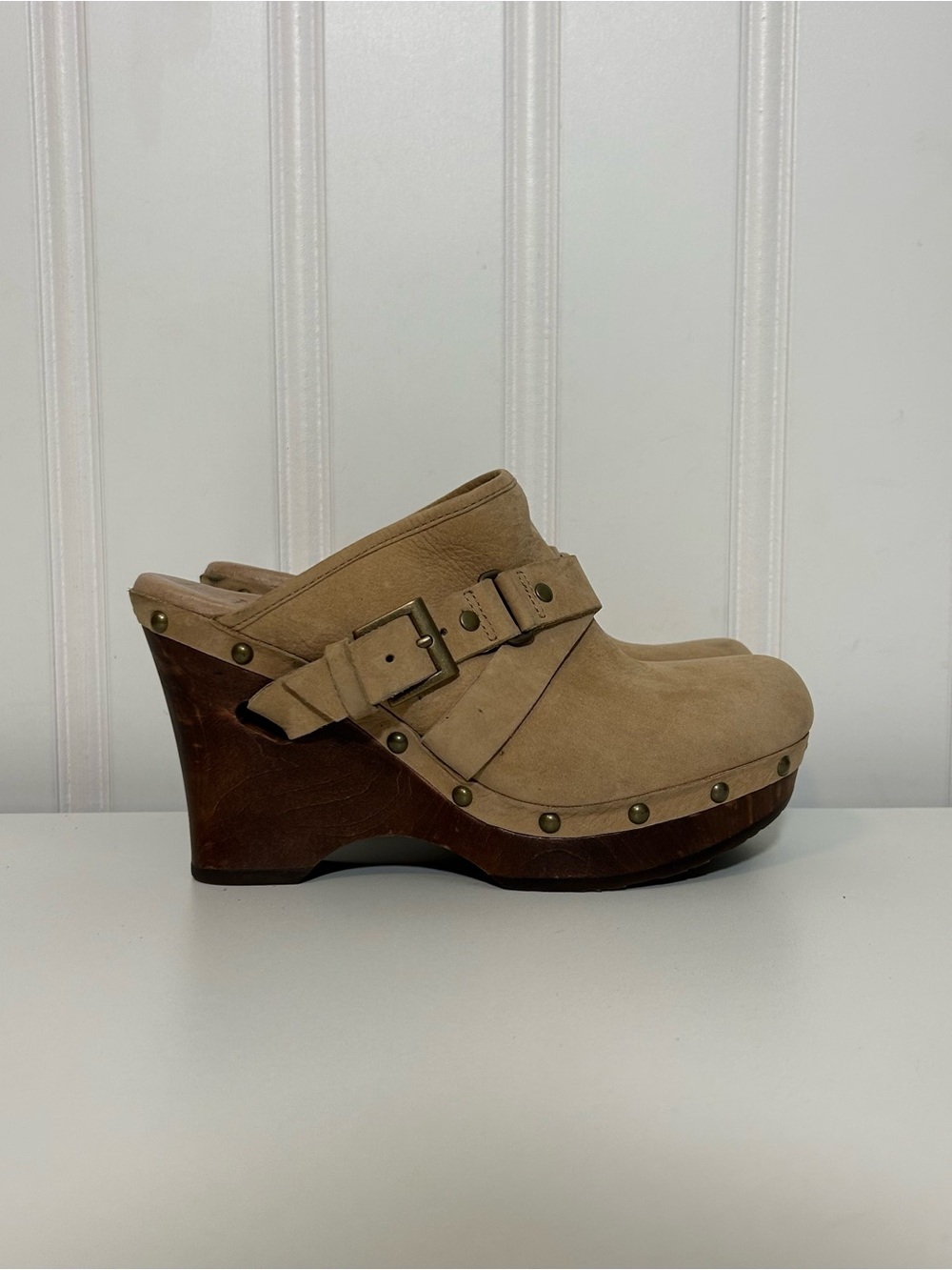Ugg Natalee wedge tan lined wood mule clog